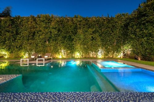 15245 Greenleaf St, Van Nuys CA 91403-4010 exterior