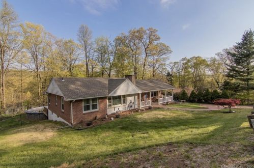 19 Mountain View Ter, Northford, CT 06472-1216