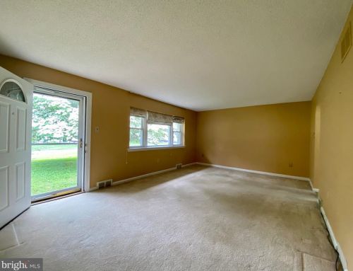 844 Maple Dr, Southampton PA 18966-4208 exterior