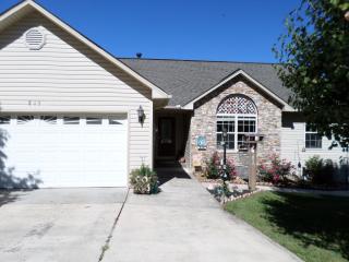 815 Modac Dr, Crossville, TN 38572-9002
