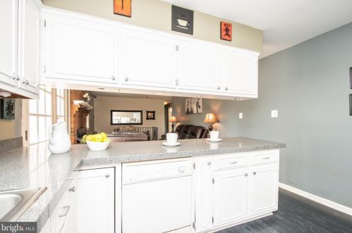 20557 Gleedsville Rd, Leesburg VA 20175-6532 exterior