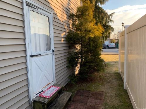 3577 Roanoke St, Seaford NY  11783-3005 exterior