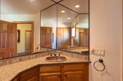 351 Skidder Trl, Truckee CA 96161-3928 exterior