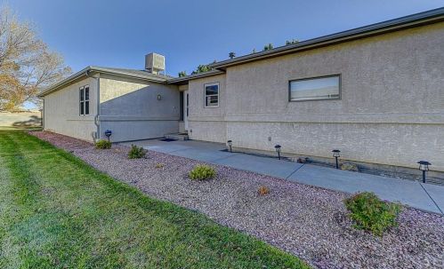 450 Soaring Eagle Dr, Pueblo, CO 81007-6063