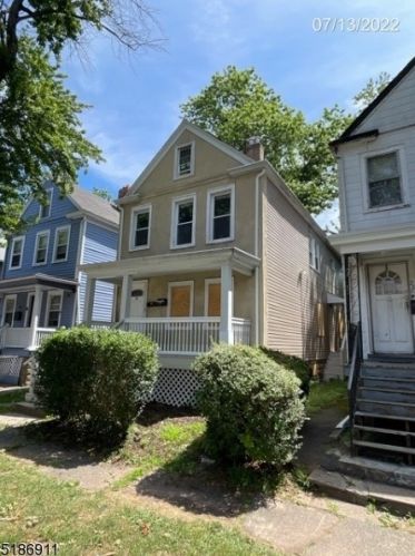 30 Long St, East Orange, NJ 07017-1208