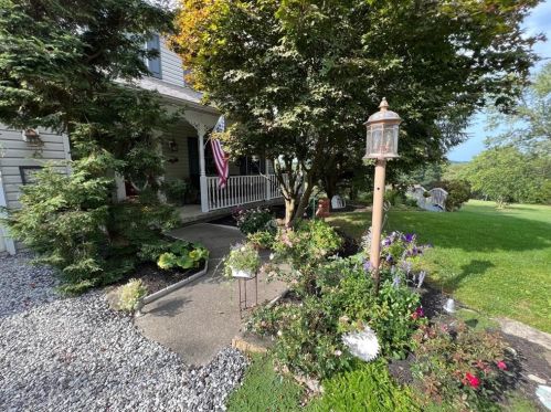 172 Berry St, Imperial, PA 15126-1004