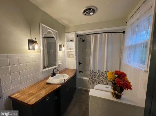 208 Summer St, Limerick PA  19468-1923 exterior