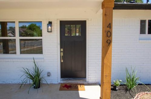 409 3rd St, Georgetown TX  78626-5027 exterior