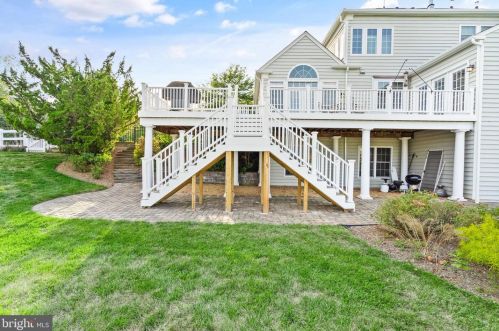 20906 Mcintosh Pl, Leesburg VA  20175-6372 exterior