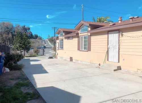 2885 Chollas Rd, San Diego CA 92105-4817 exterior