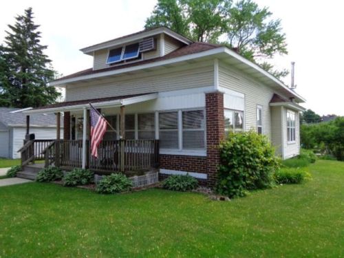 250 Emery Ave, Peshtigo, WI 54157-1420