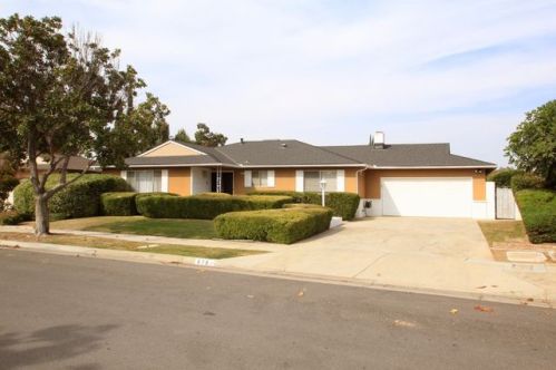 678 Spruce Ave, Fresno, CA 93720-3015