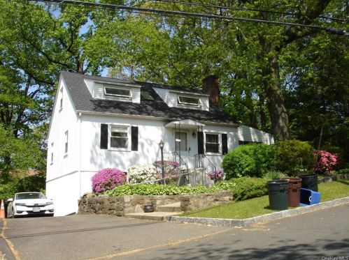 193 Harding Dr, New Rochelle, NY 10801-2901
