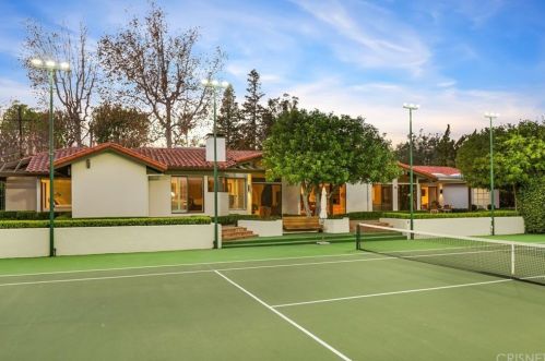 5242 Amestoy Ave, Van Nuys CA 91406-2112 exterior