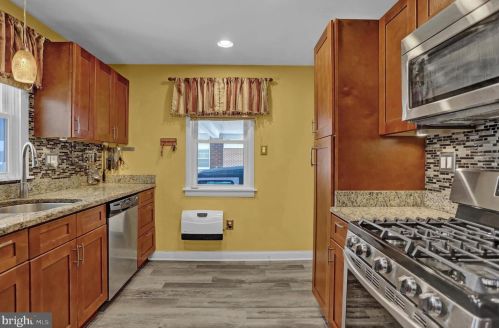 3814 Schoolhouse Ln, Harrisburg, PA 17109-4842