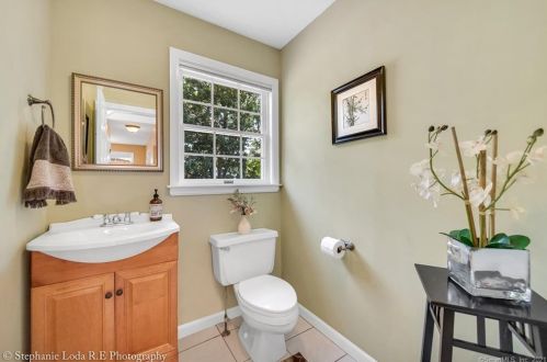 812 Pleasant St, Southington CT  06489-2015 exterior