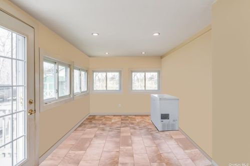 305 Bayberry Rd, Southold NY  11971-4436 exterior