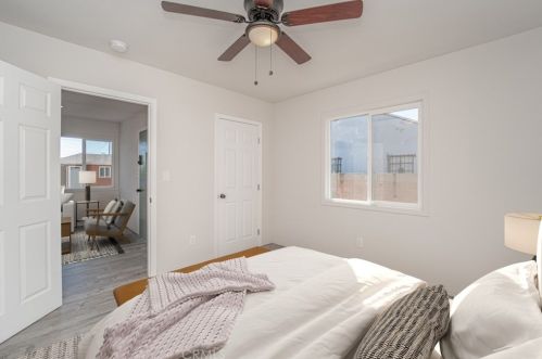 1813 Queensdale St, Compton CA 90221-1930 exterior