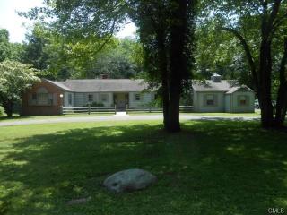 41 Tumblebrook Rd, New Haven, CT 06525-2533