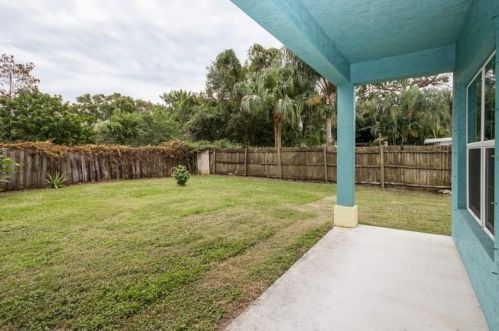 735 Curtis St, Fort Pierce FL  34983-1934 exterior