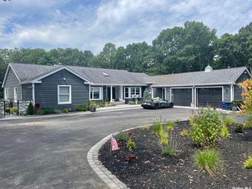 190 Miller Place Rd, Miller Place, NY 11764-2822