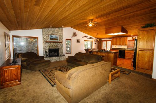 1253 Panorama Dr, Big Bear City CA  92314-9828 exterior