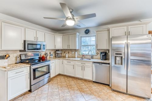 276 Country Rd, Miller Place NY  11764-2302 exterior