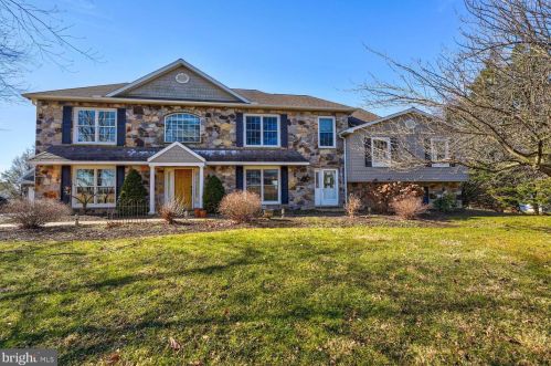 3555 Newark Rd, Cochranville, PA 19330-1642