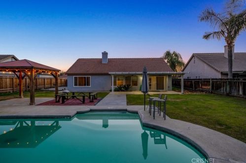 10016 Roehampton Ave, Bakersfield CA  93312-5348 exterior