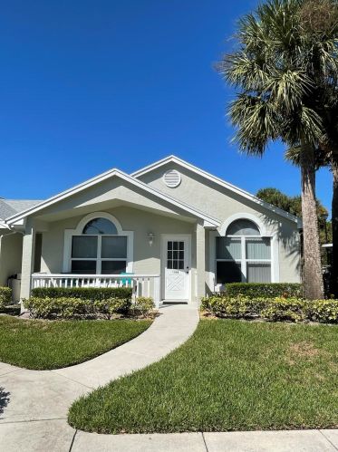 1194 Lombardy Dr, Fort Pierce, FL 34986-2184
