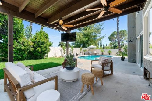 5048 Dantes View Dr, Calabasas, CA 91301-2312