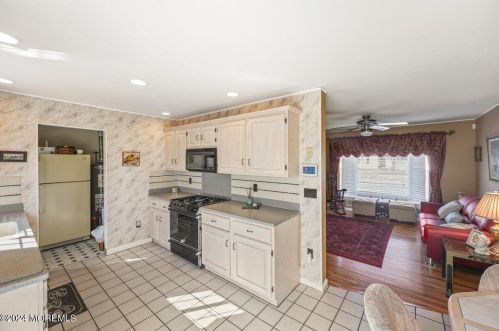 35 Bay Laurel Dr, Bricktown NJ  08723-6913 exterior