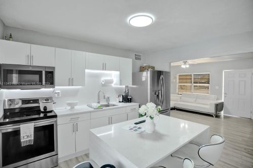 921 18th St, Hialeah FL  33010-2322 exterior