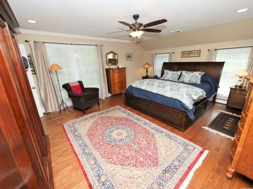 28 Little Harbor Rd, Mount Sinai NY  11766-1208 exterior