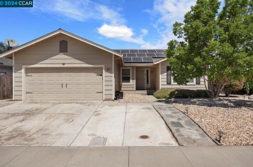 677 Jonquil Dr, Lathrop, CA 95330-9647