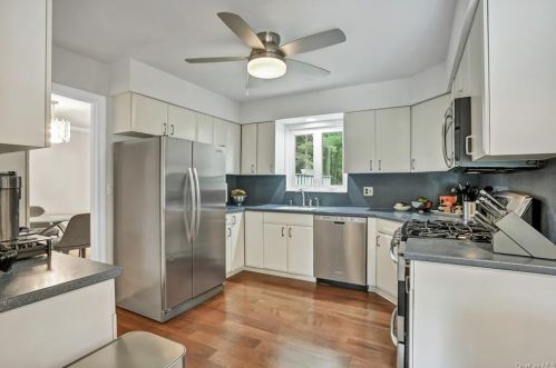 9 Farview Ter, Airmont NY  10901-7531 exterior