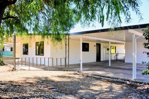 526 Charleston Ave, Phoenix AZ  85022-1531 exterior