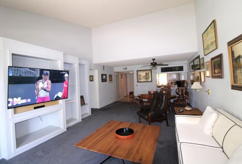 16 La Cerra Cir, Rancho Mirage CA  92270-3808 exterior