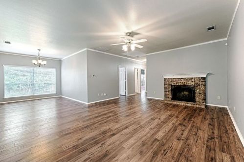 4909 Colonial Dr, Lewisville TX  75028-2140 exterior