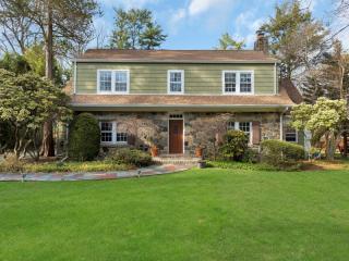 1 The Birches, East Hills, NY 11576-1717
