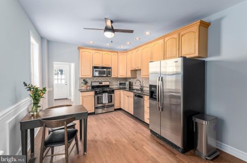 2217 Carpenter St, Philadelphia PA 19146-2517 exterior