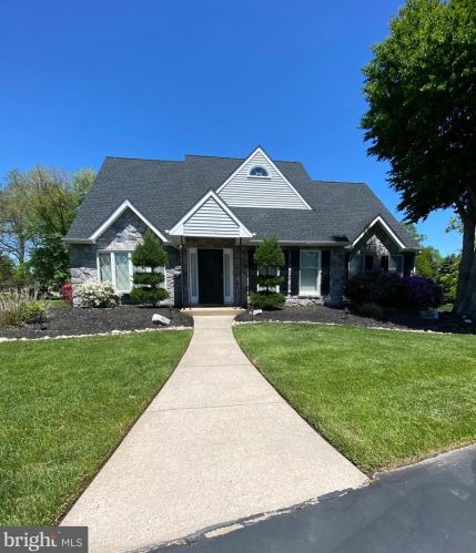 1 Swallow Rd, Southampton, PA 18966-1951