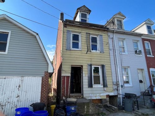 51 Warren St, Easton, PA 18042-3372