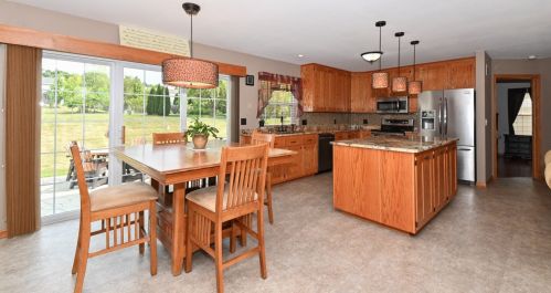 28842 Stone Ridge Ct, Waterford WI  53185-5609 exterior