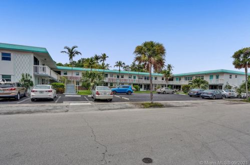 1354 12th Ct, Hollywood FL  33019-3251 exterior