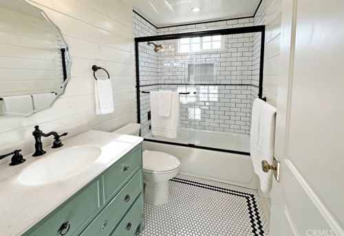 208 Indianapolis Ave, Huntington Beach CA 92646-5011 exterior