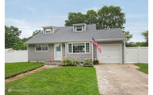 285 Terry Blvd, Holbrook, NY 11741-3336