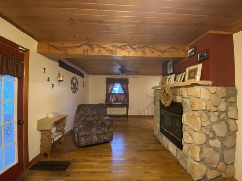 217 Madison Ave, Hopwood, PA 15445-2215