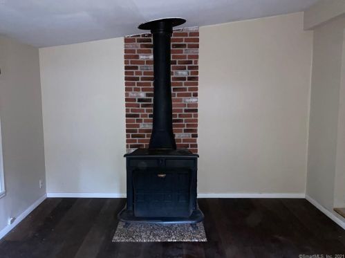 51 Davis Rd, New Hartford, CT 06057-4205