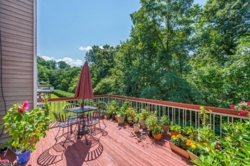 23 Edgefield Dr, Greystone Park NJ  07950-1967 exterior